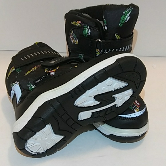 New Boys Black / White Double Strap Snow Boot❄⛄💧 - Picture 7 of 8